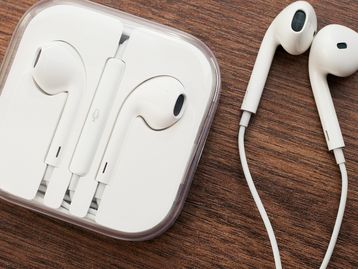 Fotos vazadas de Apple EarPods indicam presença do Lightning