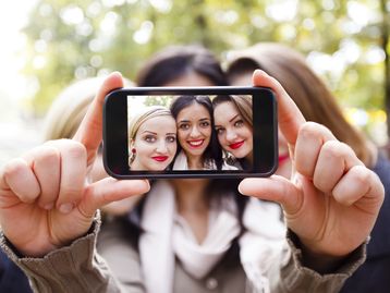 Discretamente, Samsung insere filtro que edita selfies sem usuário saber