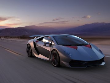 Até a alma: Lamborghini quer produzir bielas em fibra de carbono