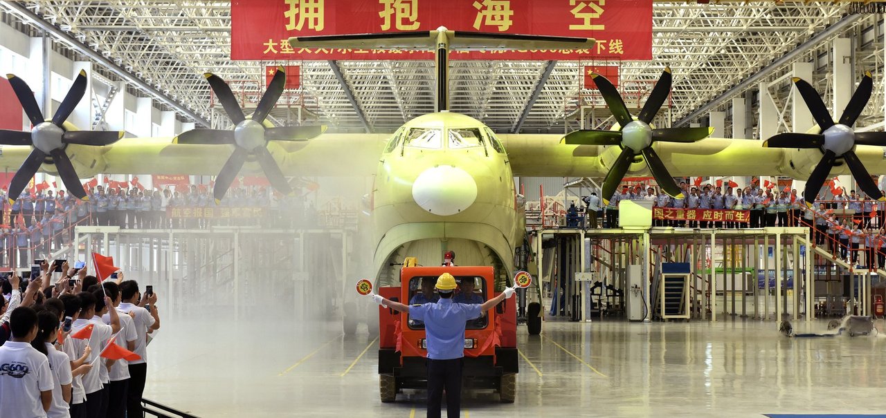 China revela o AG600, novo maior avião anfíbio do mundo