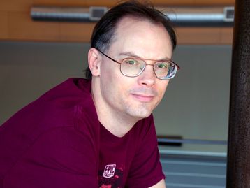 CEO da Epic Games afirma que o Windows 10 pode piorar o Steam aos poucos