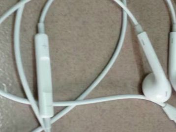 Seriam estes os novos fones com entrada Lightning para o iPhone 7? [vídeo]
