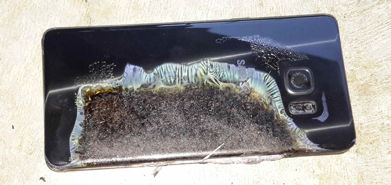 O perigo continua: Galaxy Note 7 explode em hotel e causa incêndio em casa