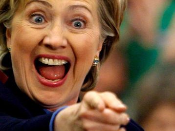 Milhares dão as costas para Hillary Clinton e 'por trás da selfie' viraliza