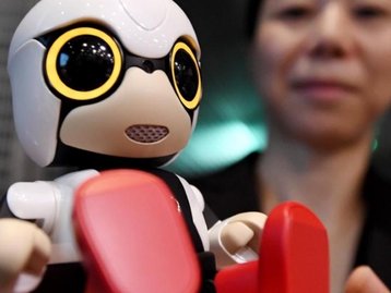 Realidade bizarra: Japão usa robôs para incentivar crescimento populacional
