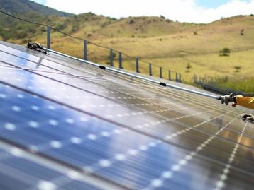 Airbnb anuncia ação para incentivar o uso de painés solares