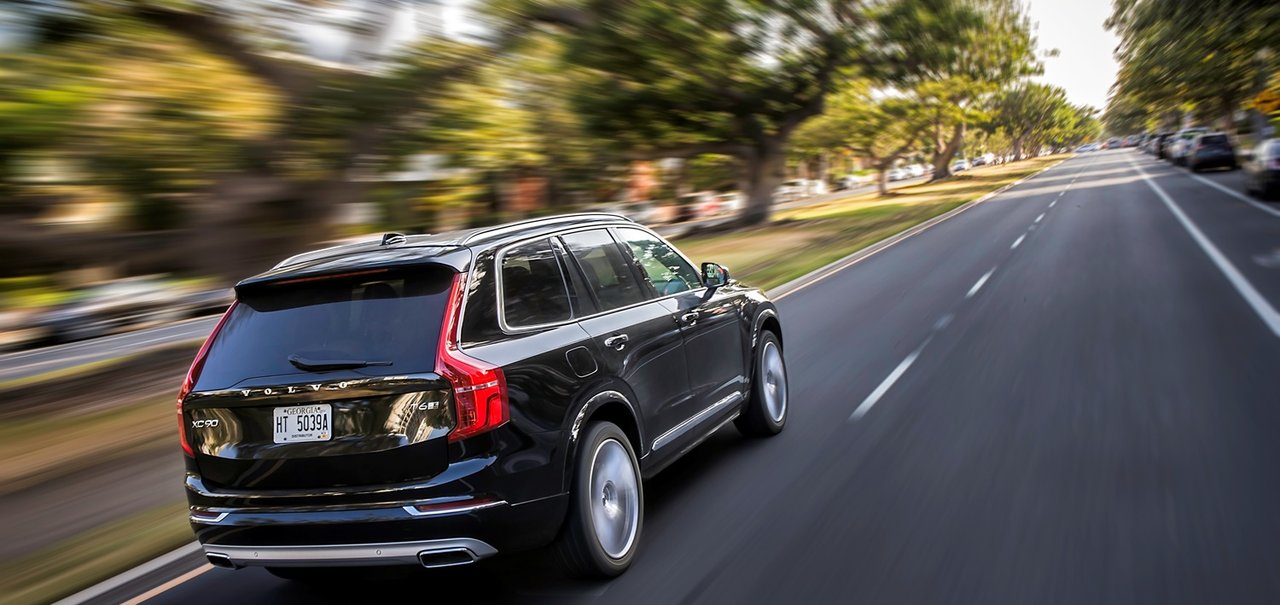 Volvo XC90 chega ao Brasil com auxílio de direção semiautônomo