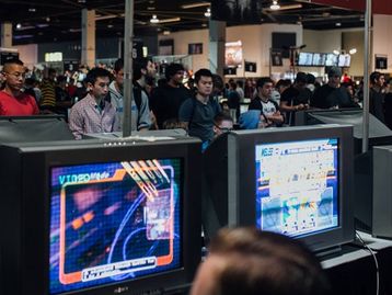 Além da nostalgia: por que as TVs de tubo ainda estão em torneios de games?