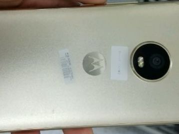 Será que ele volta? Suposto Moto X (2017) com corpo metálico surge em foto
