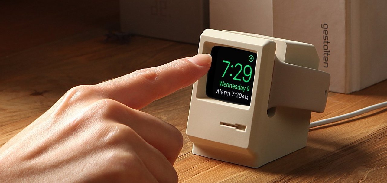 Suporte para Apple Watch transforma relógio em micro Macintosh