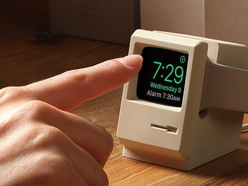 Suporte para Apple Watch transforma relógio em micro Macintosh