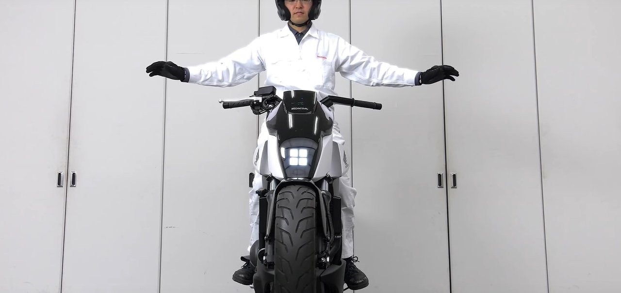 Mais uma: Honda também tem uma moto que se equilibra (e anda!) sozinha