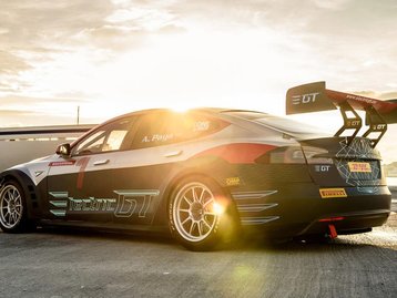 Energia da rua para a pista: Tesla mostra versão de corrida de seu Model S