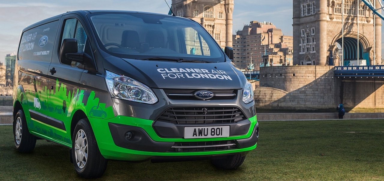 Ford vai ajudar a limpar o ar de Londres com vans híbridas plug-in