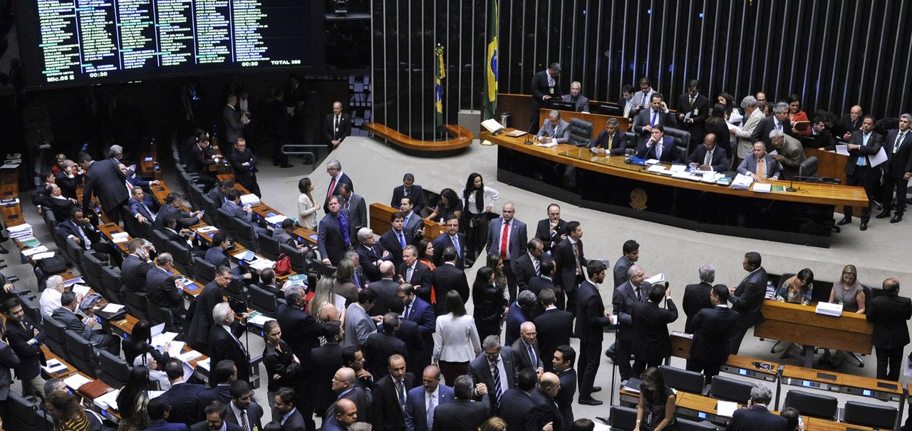 Jovens criaram bot capaz de monitorar despesas de deputados federais