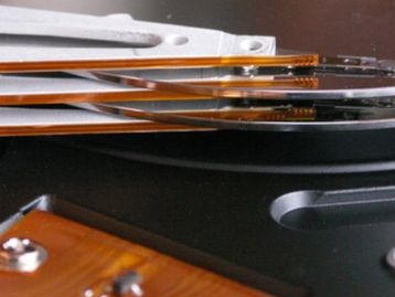 É verdade que meu HD pode ficar inutilizado se o notebook cair no chão?