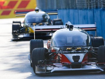 Primeira corrida de carros autônomos termina... Com um acidente