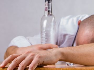 Exagerou? Conheça 5 dicas da Ciência para curar a sua ressaca