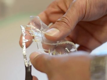 Pesquisadores desenvolvem nova tela flexível que pode até ser esticada