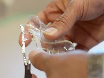 Pesquisadores desenvolvem nova tela flexível que pode até ser esticada