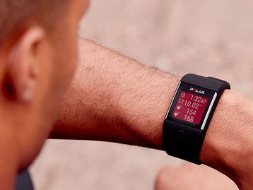 Relógio esportivo Polar M600 chega ao Brasil em abril; confira o preço