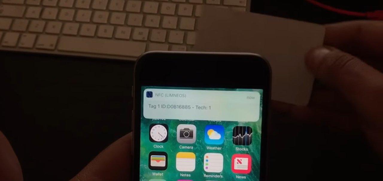 iPhone 6s com jailbreak se comunica com outros dispositivo via NFC