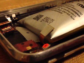 Risco de explosão: falar ao celular enquanto ele carrega é perigoso?