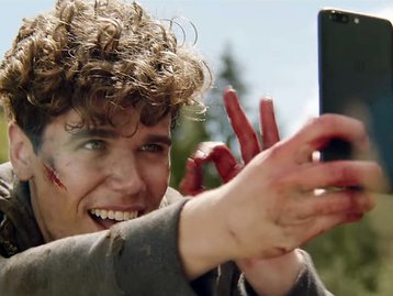 Sangue e humor negro: novo anúncio em vídeo do OnePlus 5 é imperdível