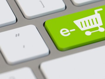 Por que a maioria das lojas online não aceita débito como pagamento?