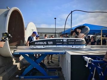 Estudantes alemães desenvolvem cápsula do Hyperloop que passa dos 300 km/h