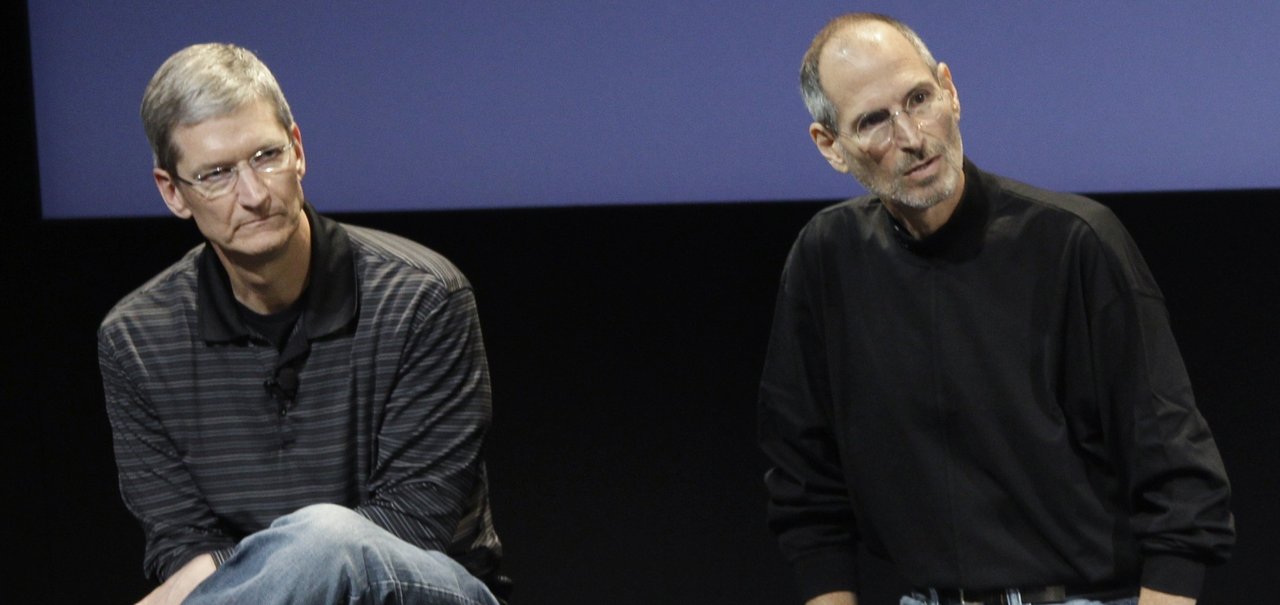 IA diz que discursos de Steve Jobs e Tim Cook são feitos pela mesma pessoa