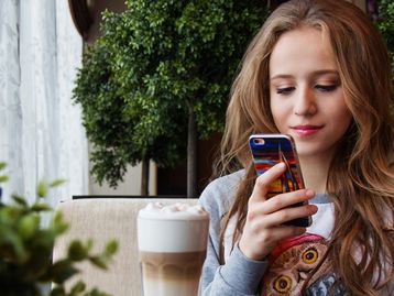 70% do tempo gasto na internet acontece a partir de telefones celulares