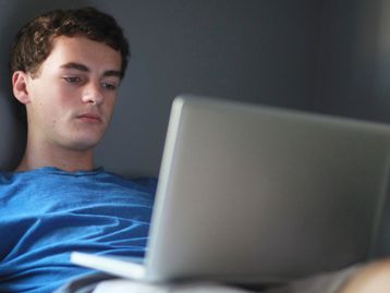 Cada vez mais jovens estão praticando o auto-cyberbullying
