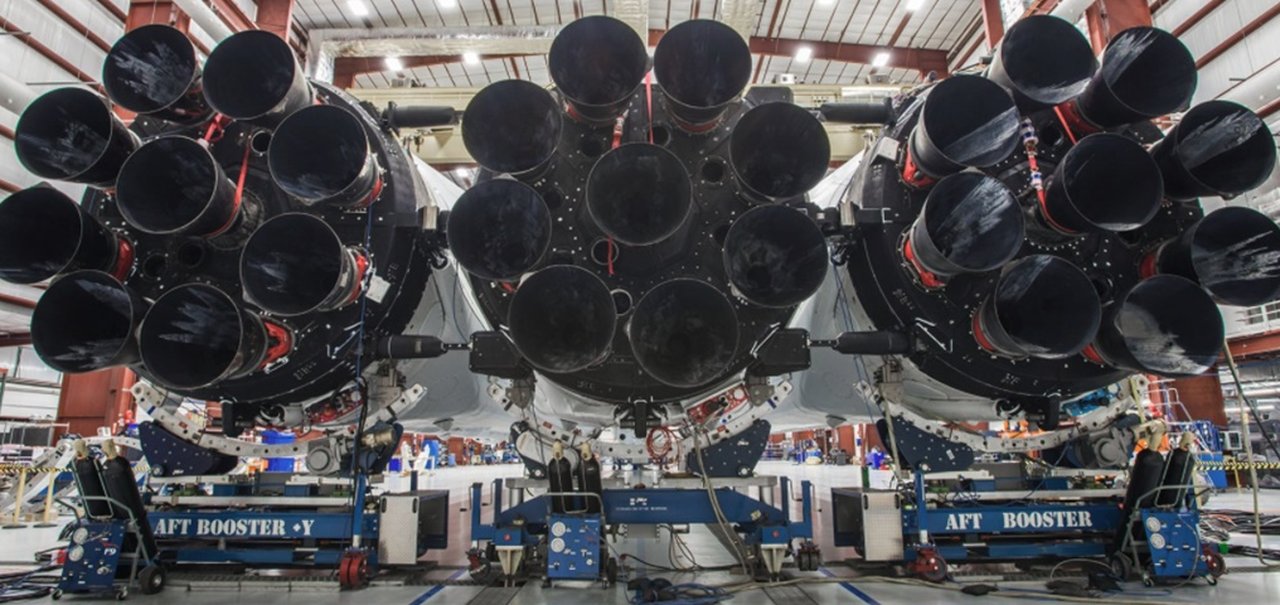 Musk exibe novas fotos do Falcon Heavy, o foguete mais poderoso do planeta