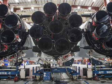 Musk exibe novas fotos do Falcon Heavy, o foguete mais poderoso do planeta