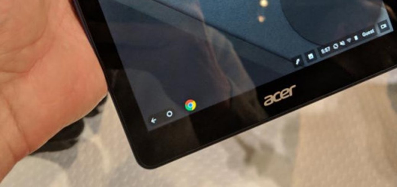 Tablet da Acer rodando Chrome OS é visto em feira na Inglaterra