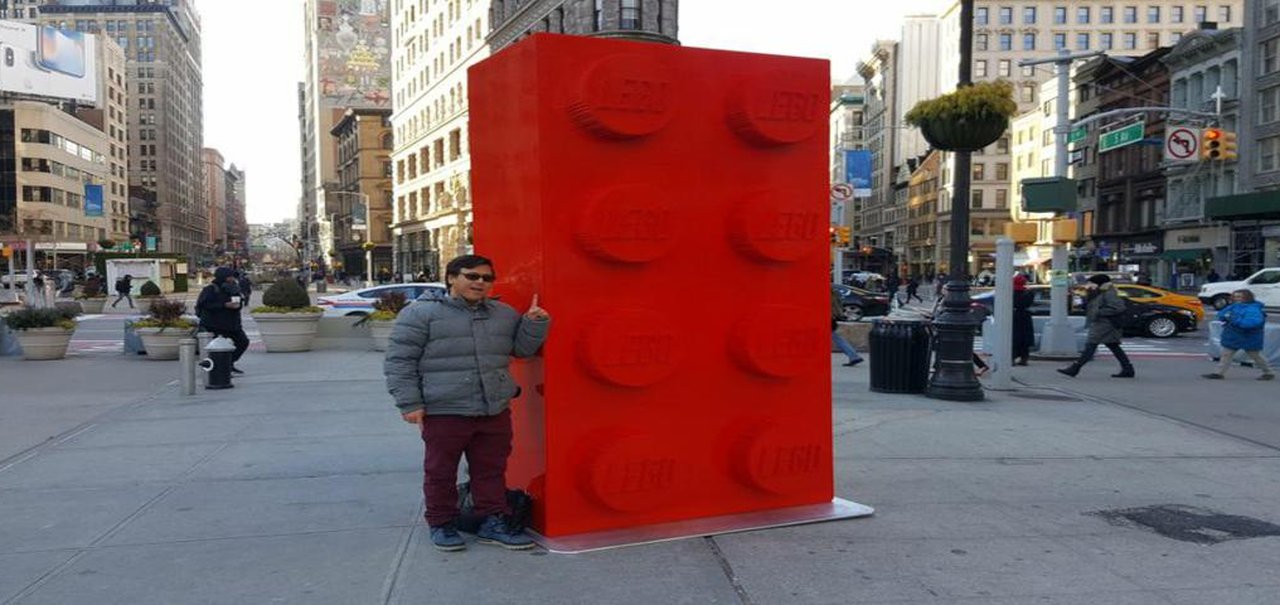 LEGO celebra 60º aniversário com monumento gigante em Nova York