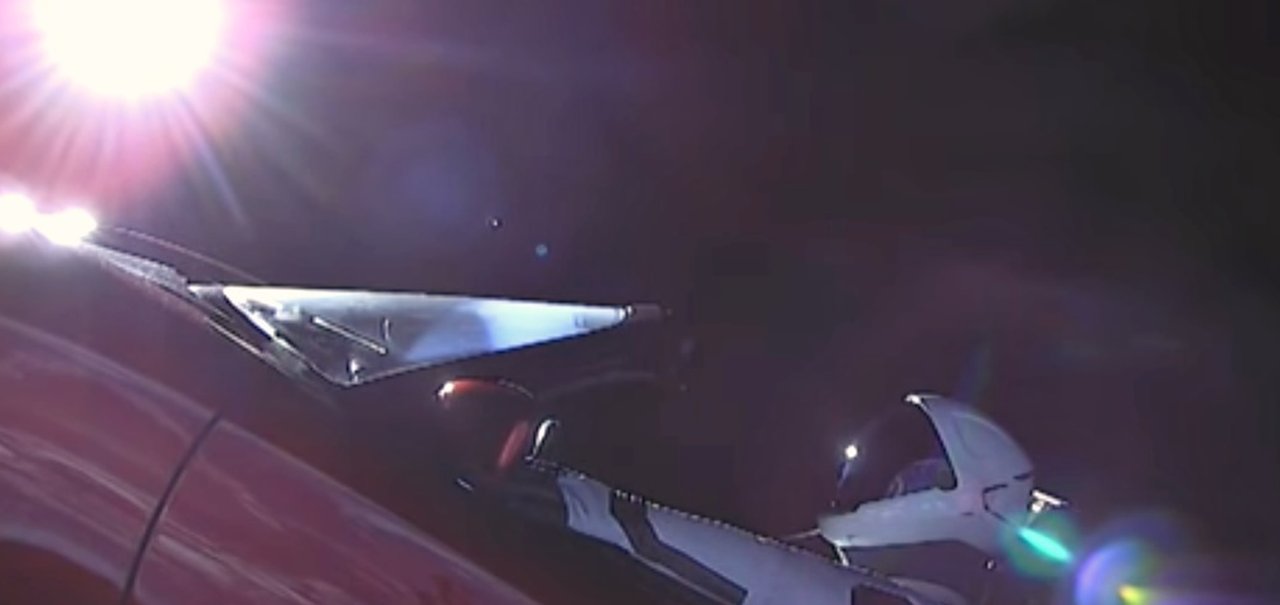 Tesla Roadster e Starman agora são oficialmente corpos celestes