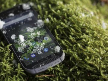 Land Rover lança smartphone modular capaz de resistir a grandes aventuras