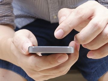 Como celulares roubados no Brasil são desbloqueados e vendidos no Facebook?