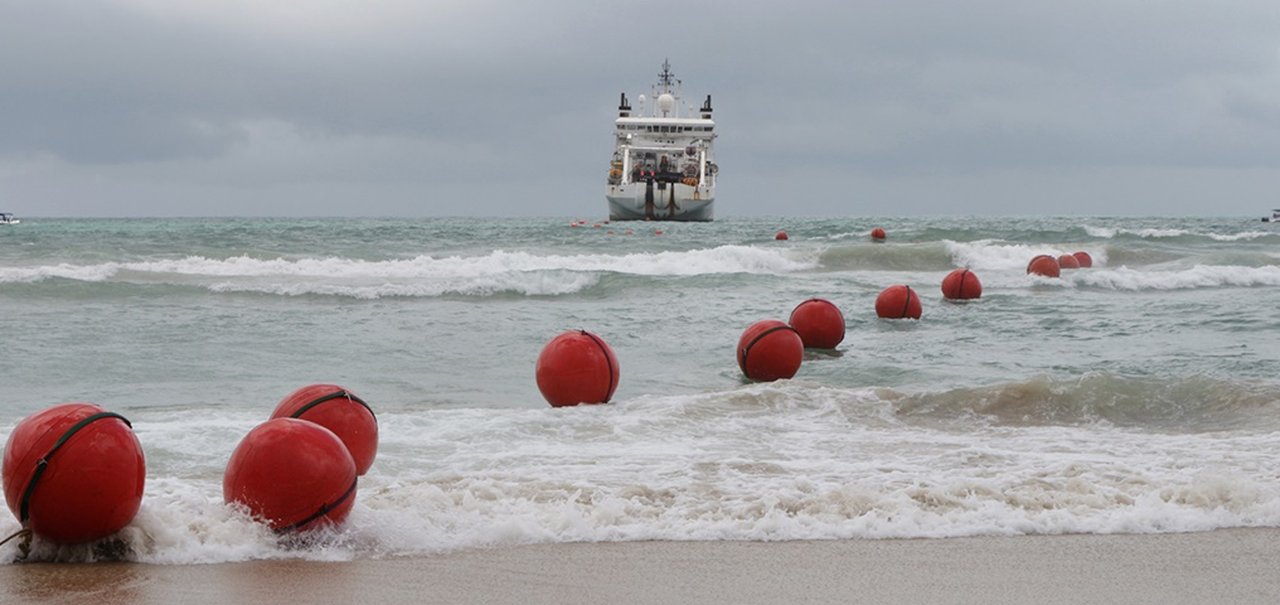 Cabo submarino chega ao Brasil para melhorar a conexão internacional