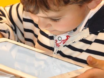 Aprenda a acessar os controles e as restrições dos pais no iOS 12