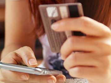 74% dos brasileiros utilizam smartphone no processo de compra na internet
