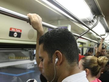 Metrô de SP paga R$ 40 mil por mês para ONG gerir playlist de música
