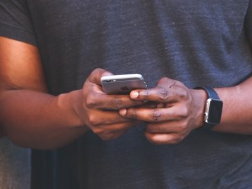 82% dos brasileiros jogam no celular, aponta pesquisa