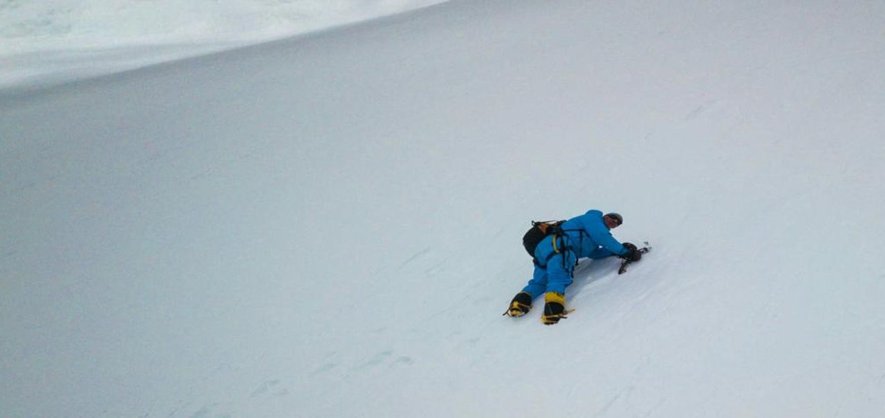 Drone salva alpinista desaparecido de 65 anos no Himalaia