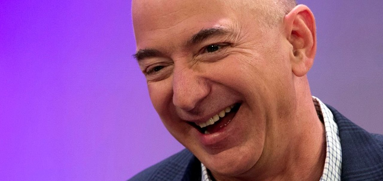 Jeff Bezos é surpreendido com 'DJ Roomba' criado pelos filhos com um iRobot