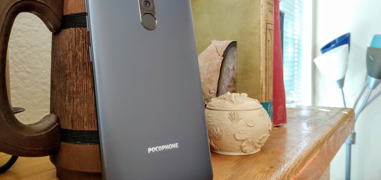 Xiaomi Pocophone F1 é submetido a testes de resistência. Veja o resultado