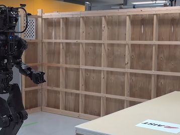 Construção do futuro: conheça o robô humanoide que instala drywalls sozinho