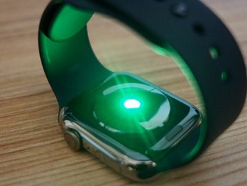 Mais uma! Apple Watch salva a vida de homem após queda e dor nas costas